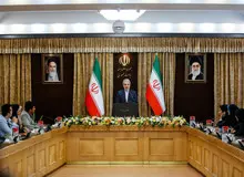  آخوندی یک وزیر وظیفه شناس و با دانش است/ برای متروی تهران هم در جاهای مختلفی پول‌های متنوعی داده شده است/ واقعیت قضیه این است که  واحد پول ما تومان است

