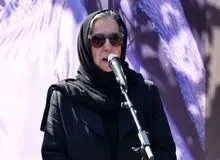  اعتراض مردم به صحبت‌های مرضیه برومند در مراسم تشییع مهرجویی + فیلم