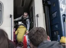 ۳۰ کشته در حمله راکتی روسیه به یک ایستگاه راه‌آهن در شرق اوکراین / کی‌یف: هزاران غیرنظامی در ایستگاه در تلاش بودند به مناطق امن‌تر منتقل شوند