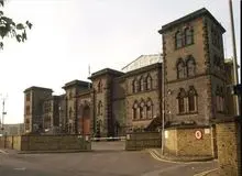 رابطه جنسی زندانبان زن بریتانیایی با زندانی دردسرساز شد