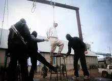 اعدام دو متجاوز در مشهد و در ملاعام / آنها با تاکسی زنان و دختران را ربوده و تجاوز می‌کردند 
