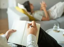 سلامت روان در مشهد: چرا مراجعه به روانشناس دیگر یک تابو نیست؟