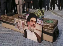 بهزاد نبوی و محمدرضا باهنر در مراسم تشییع حجت الاسلام محتشمی پور/ تصاویر