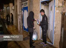 توزیع بسته‌های بهداشتی - مراقبتی از کرونا در قم+ تصاویر
