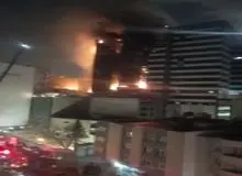 تلاش آتش‌نشانان برای مهار آتش در بیمارستان گاندی+فیلم 