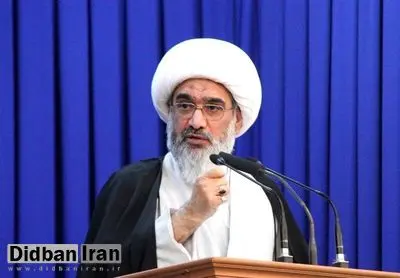 نصب طوماری با مضمون برخورد با عوامل فستیوال «کوچه» در ورودی مصلی بوشهر / امام جمعه: کوچههای بافت تاریخی بوشهر، یادآور مقاومتاند؛ نباید به صحنه ناهنجاری بدل شوند