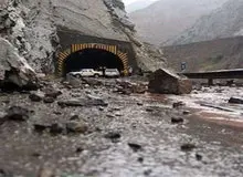 ریزش سنگ در جاده هراز سبب فوت یک مسافر شد