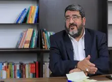 حمله فواد ایزدی، فعال نیروهای انقلاب، به فرماندهان نظامی: نیروی نظامی ما نباید پیام صلح بفرستد