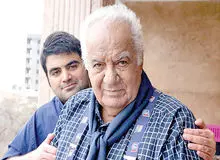 اعتراض پسر ناصرملک مطیعی به مصادره این هنرمند؛ حالا که دق مرگش کردید تصویرش را پخش می‌کنید؟!+فیلم 