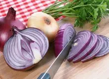 مصرف پیاز خام برش‌خورده خطرناک است؟/ آیا پیاز خام باکتری‌ها را جذب می‌کند؟