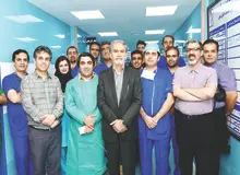 گزارشی از فعالیت تیم جراحان در مناطق محروم که در آخرین سفرشان رکورد زمانی بیشترین جراحی را جا به جا کردند/ محرومان را رایگان جراحی می کنیم 