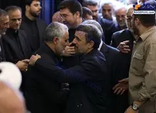 حضور محمود احمدی‌نژاد در منزل شهید سلیمانی