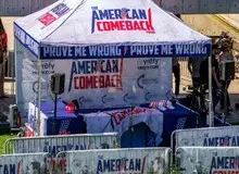 اف‌بی‌آی: یک تفنگ قدرتمند که اعتقاد داریم در تیراندازی به «چارلی کرک» استفاده شده را کشف کرده‌ایم/ بیش از ۱۳۰ سر نخ درباره ترور او دریافت شده/ وال استریت ژورنال: تفنگی که در تیراندازی استفاده شده، دارای فشنگ‌هایی با حکاکی پیام‌های ضد فاشیستی است