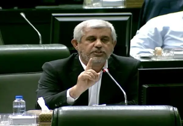 درخواست جدی یک نماینده مجلس از قوه قضائیه: مردم باید کسانی را که با اقتصاد کشور بازی می‌کنند، بشناسند/ خط قرمز مجلس حفظ قدرت خرید مردم است