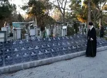 یکسان‌سازی قبور شهدا غلط است/ زیبایی هر جایی و هر چیزی به حَسَب خودش است
