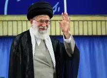 آیت الله خامنه ای: کسانی که شعار تغییر قانون اساسی می دهند، حرف بیگانگان را می زنند