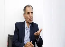 کامران ندری اقتصاد دان: حذف ارز ۴۲۰۰ تومانی قیمت دلار را افزایش می دهد / طرح سهمیه بنزین به هر ایرانی عجیب و غریب است!