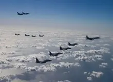 حمله جنگنده‌های آمریکا به تاسیسات نظامی و انبار‌های سلاح حوثی‌های یمن