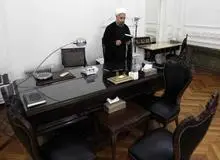 گزارش رویترز از شدت گرفتن حملات اقتصادی محافظه کاران علیه روحانی در آستانه انتخابات