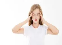 ۶ دلیل سرگیجه و سنگینی مداوم سر  و درمان آن 