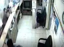  لحظه حمله دو زورگیر به دختر بی‌دفاع در اراک/ FILM