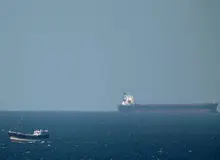 فایننشال تایمز مدعی شد : ایران با استفاده از «کشتی‎های شبح» تحریم‎های نفتی را دور می‎زند