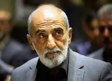 واکنش حسین شریعتمداری به توقیف دو کشتی یونانی: این مقابله به مثل‌ها حق قانونی ایران است / حالا انتظار داریم تنگه هرمز به روی نفتکش‌های کره جنوبی هم بسته شود
